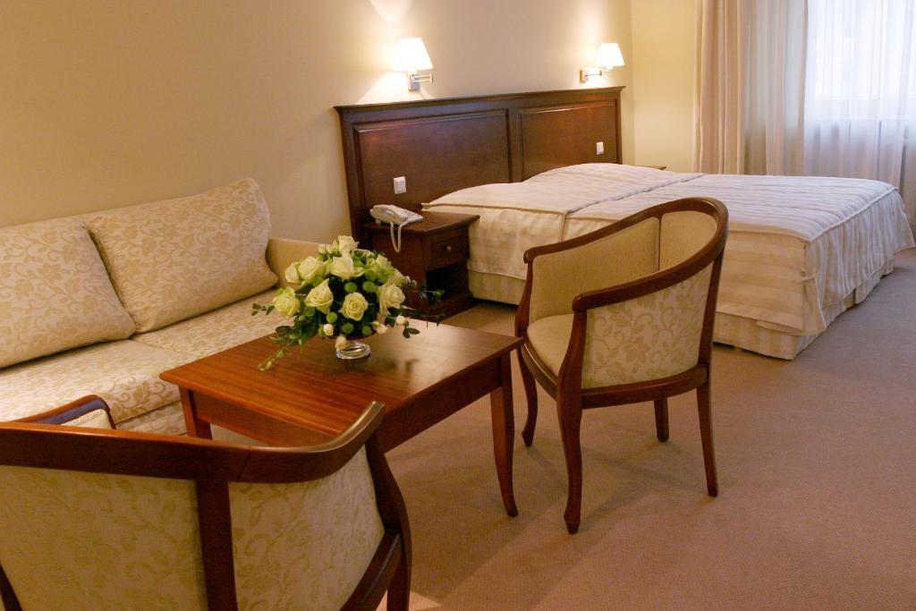 Hotel Prezydencki 3-Star Rzeszow Bilik gambar